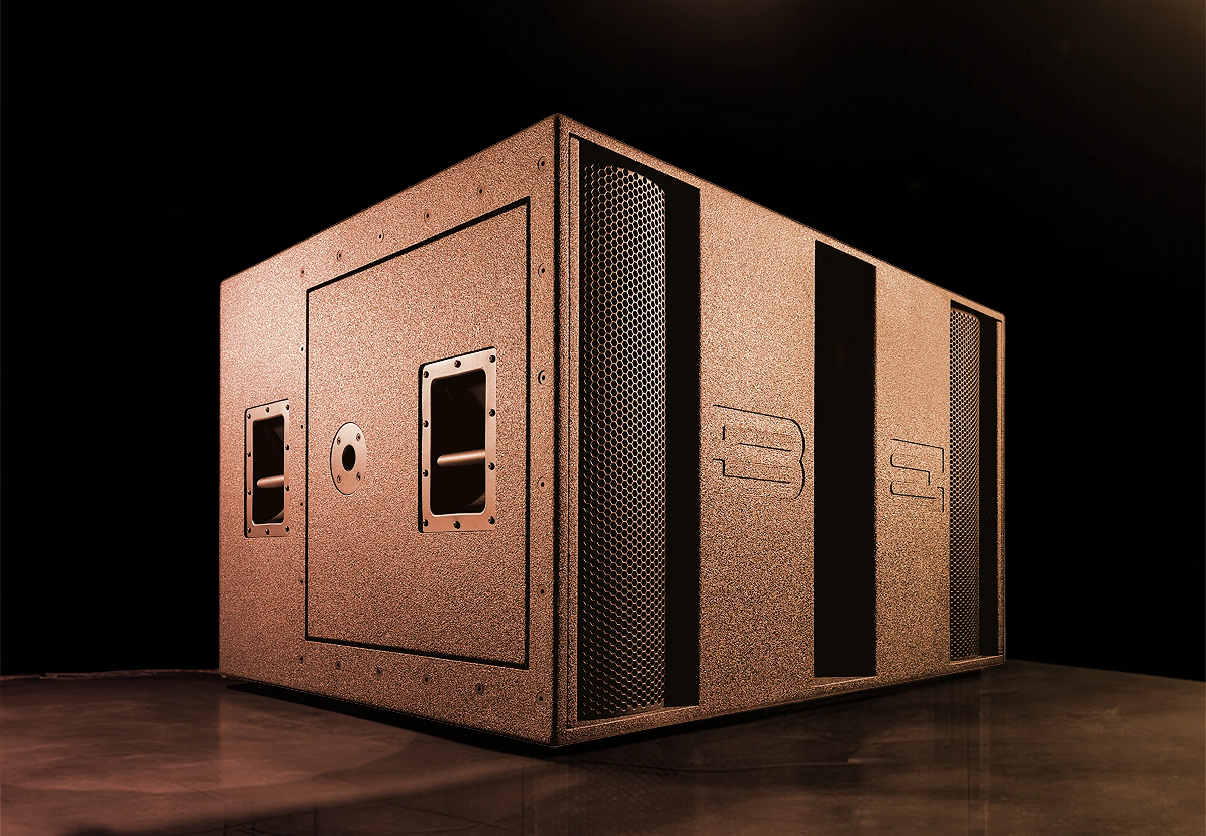 Sub BASSBOSS Makara-MK3 doble 21 desplegado en festival