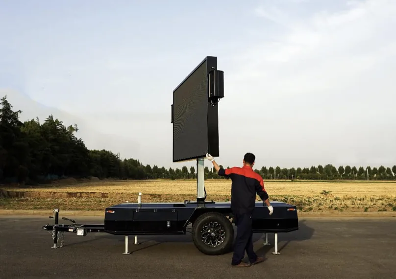 One operator raising the MOBO MB-5 Lite LED screen trailer in a field